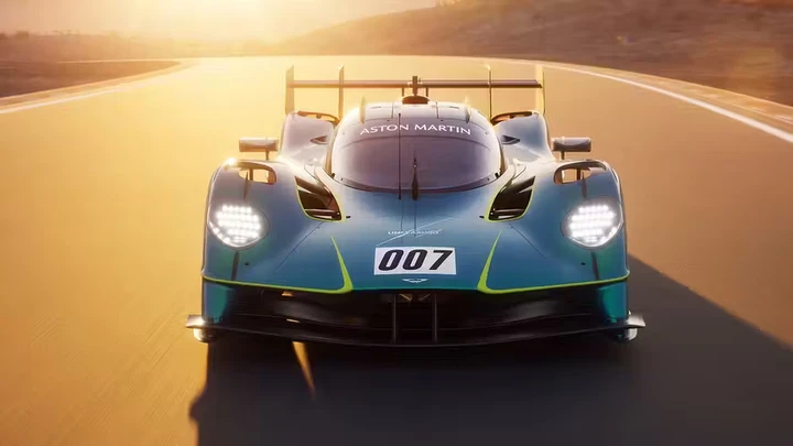 Aston Martin richiama la Valkyrie: rischio incendio in pista per 51 hypercar