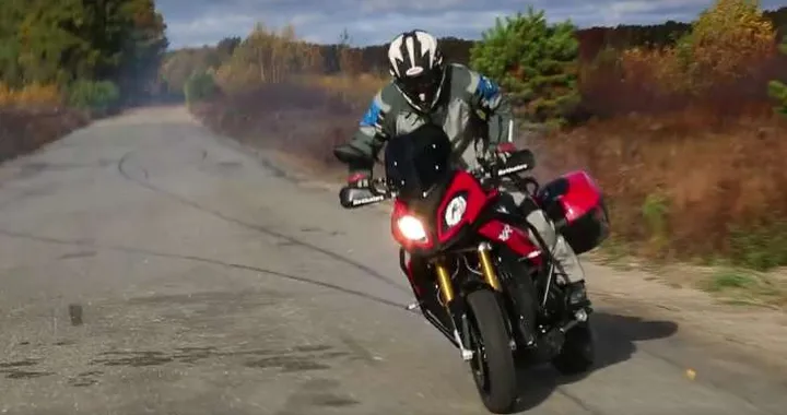 BMW S 1000 XR: le evoluzioni di Teach McNeil [Video]