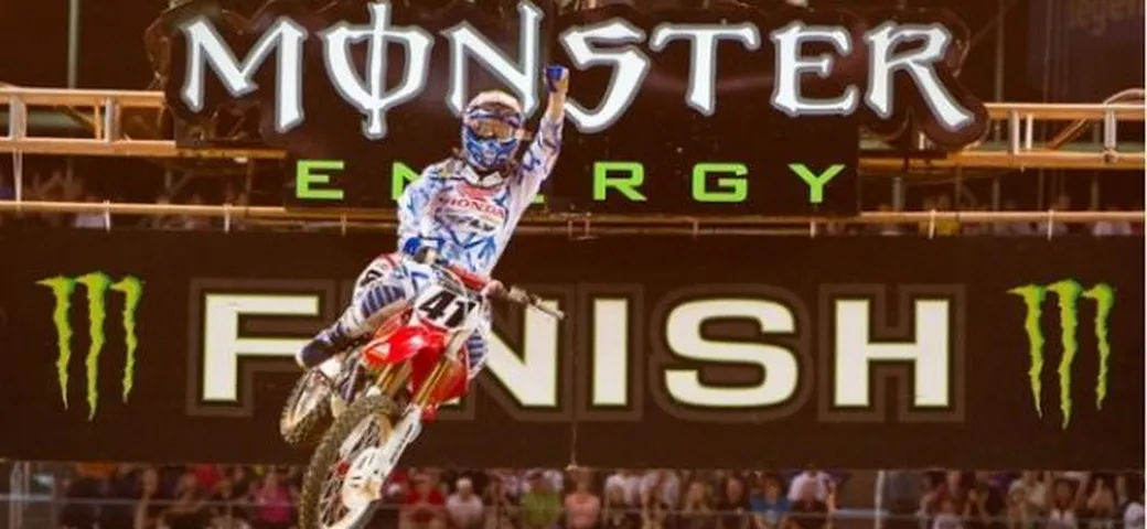 13° Round AMA/FIM Supercross 2011: Canard vince a Dallas e Villopoto torna in testa al Campionato