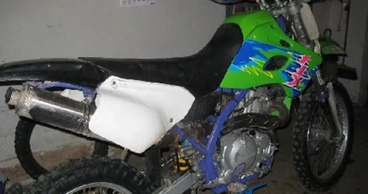 Una Kawasaki Klx-c... particolare