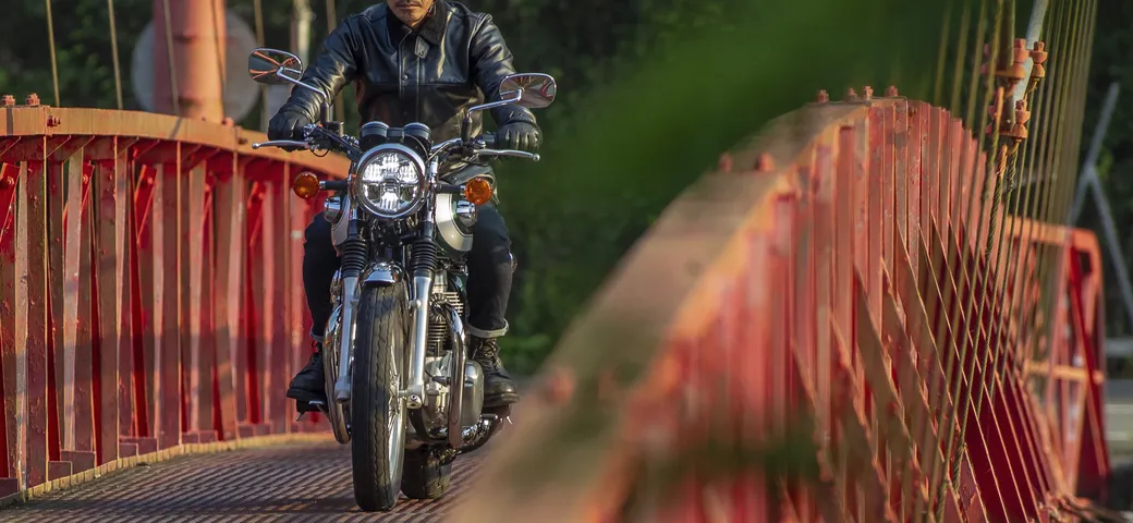 Kawasaki W800: la terza via, quella più classica