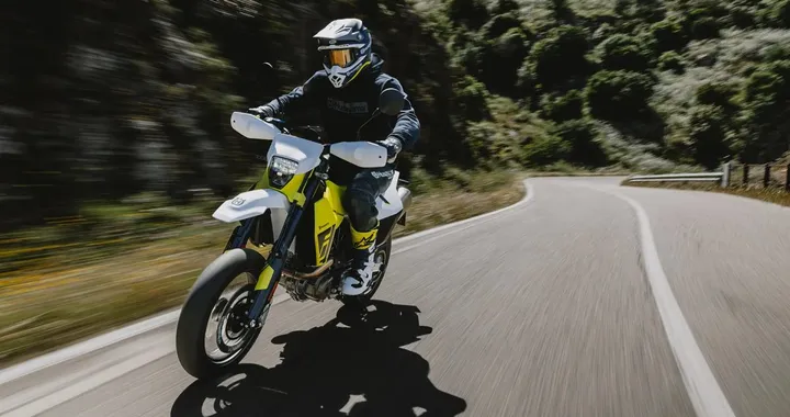 Perché la Husqvarna 701 è il supermotard più desiderato