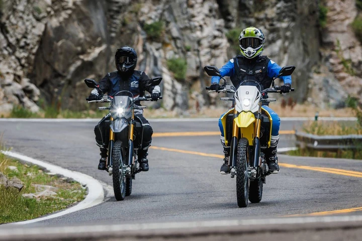 Suzuki DR-Z4S e DR-Z4SM: i prezzi dell'Enduro e della Supermotard per strada e fuoristrada