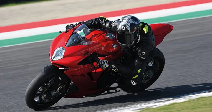 MV Agusta F3 R 2026: prezzo più basso e dotazione completa