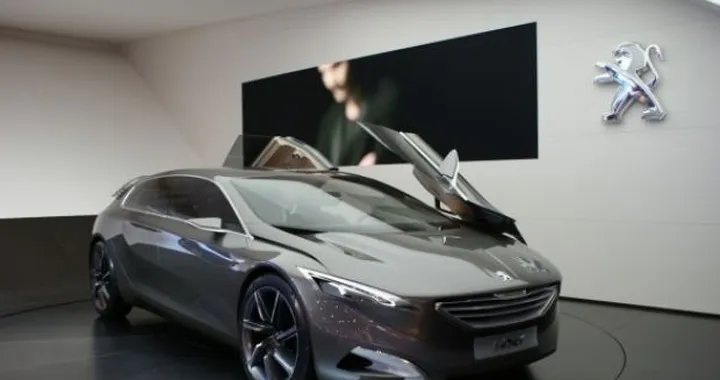 Peugeot 608: ibrida nel 2014