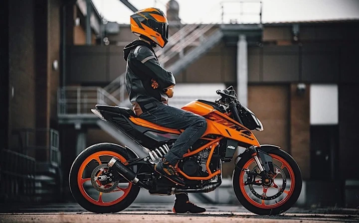 Triumph domina, KTM rischia il crack: la verità sul mercato moto 2025
