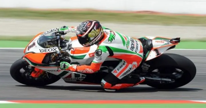 Max Biaggi: "dobbiamo rimanere con i piedi per terra". Leon Camier: "sappiamo di avere un buon passo"