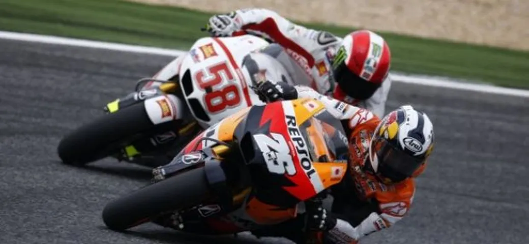 Il team Honda Repsol al lavoro dopo le prove libere all'Estoril
