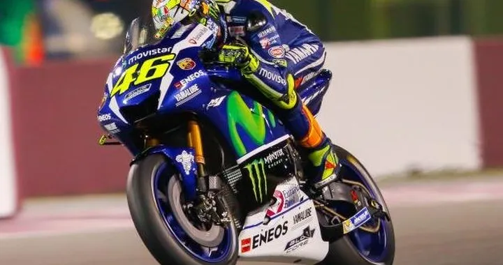Valentino Rossi sfida Xavi a calcio: in campo anche Luca Marini