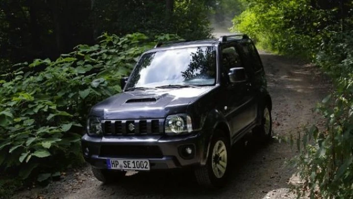 Suzuki Jimny 2013: il restyling della piccola offroad