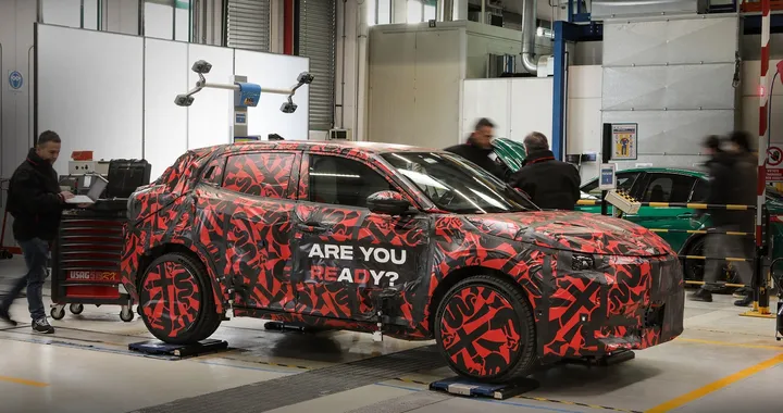 Alfa Romeo Milano: pubblicate nuove immagini del SUV che debutterà il 10 aprile