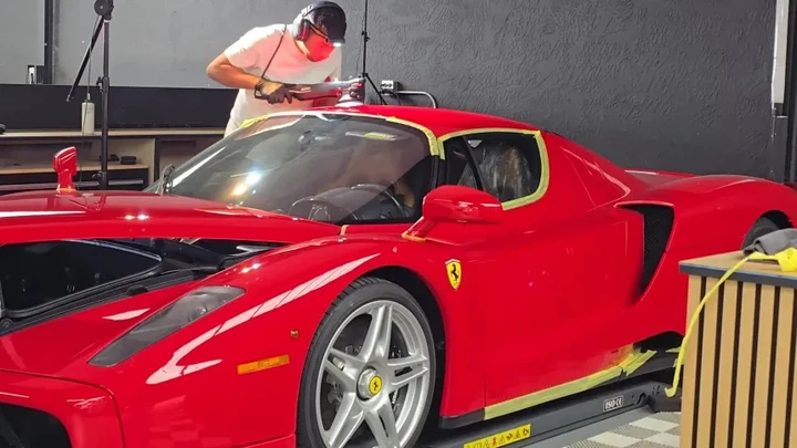 Lucidatura per una Ferrari Enzo da 1600 km: valore vola alle stelle