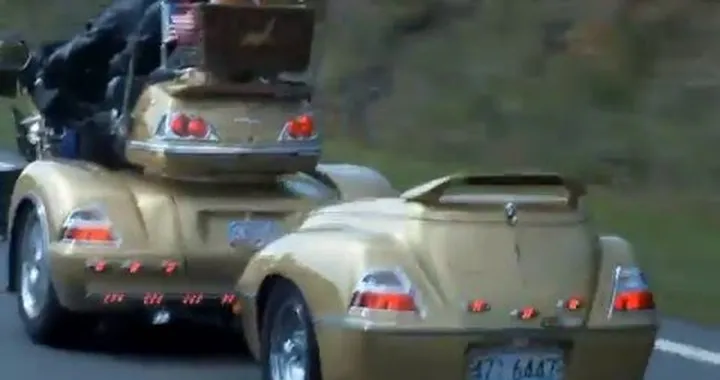 On The Road Motorcycle Dog.wmv