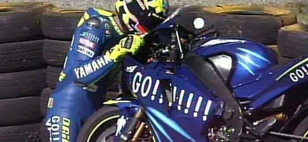 Valentino Rossi, la dedica speciale della Yamaha M1: 