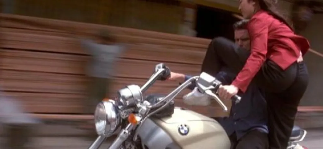 MotoCult: la BMW R1200 C di James Bond 