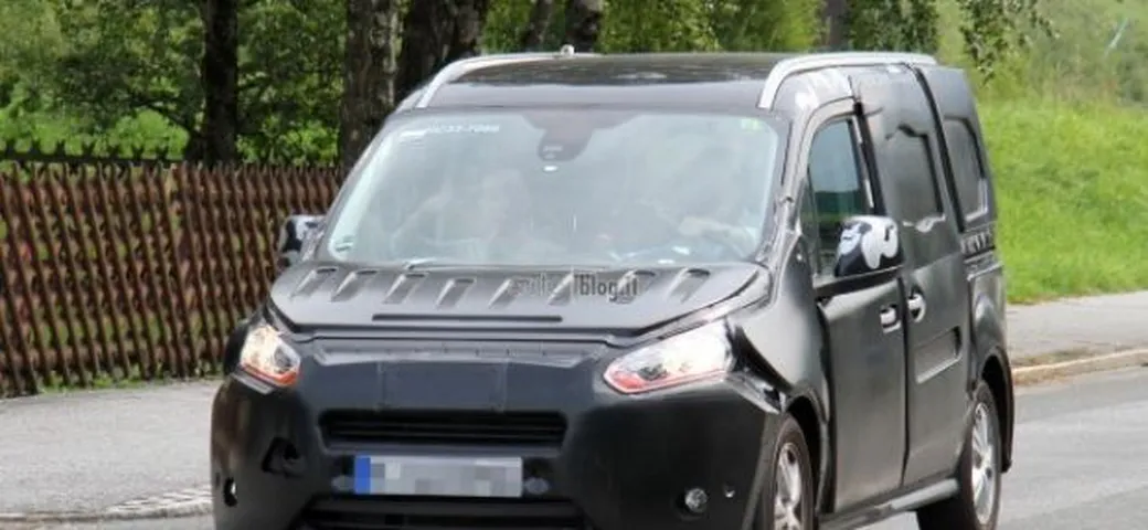 Foto spia Ford Transit Connect