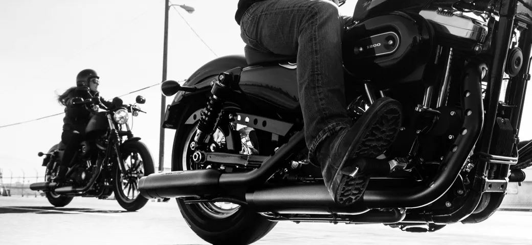 Promozione Harley-Davidson: Sportster Iron 883 con scarichi Screamin’ Eagle Street Cannon inclusi