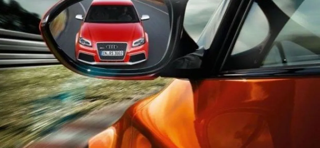 Hot hatch estreme: Audi RS3 contro BMW 1M