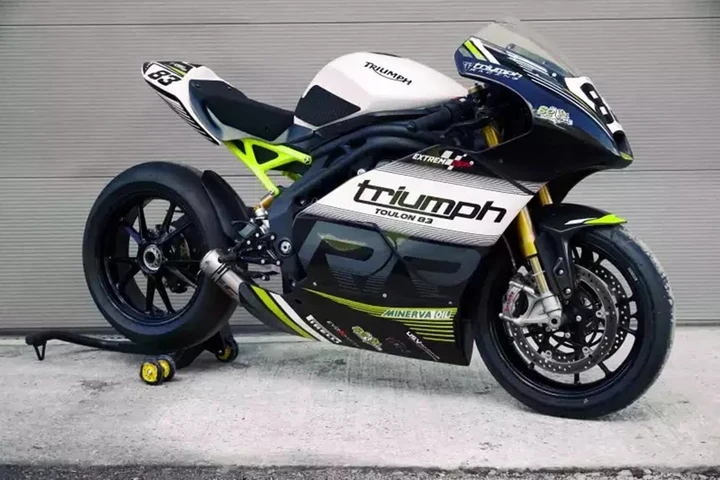 Triumph Speed Triple: S2 Concept svela il kit che la trasforma in una moto da pista