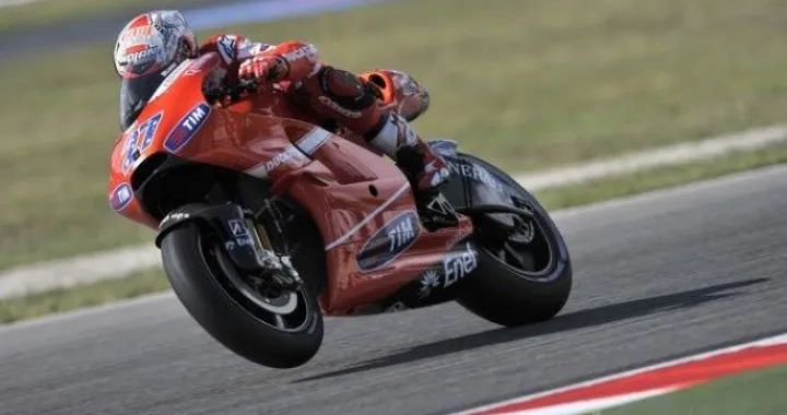 MotoGP: FP2 bagnate a Motorland, il più veloce è Casey Stoner