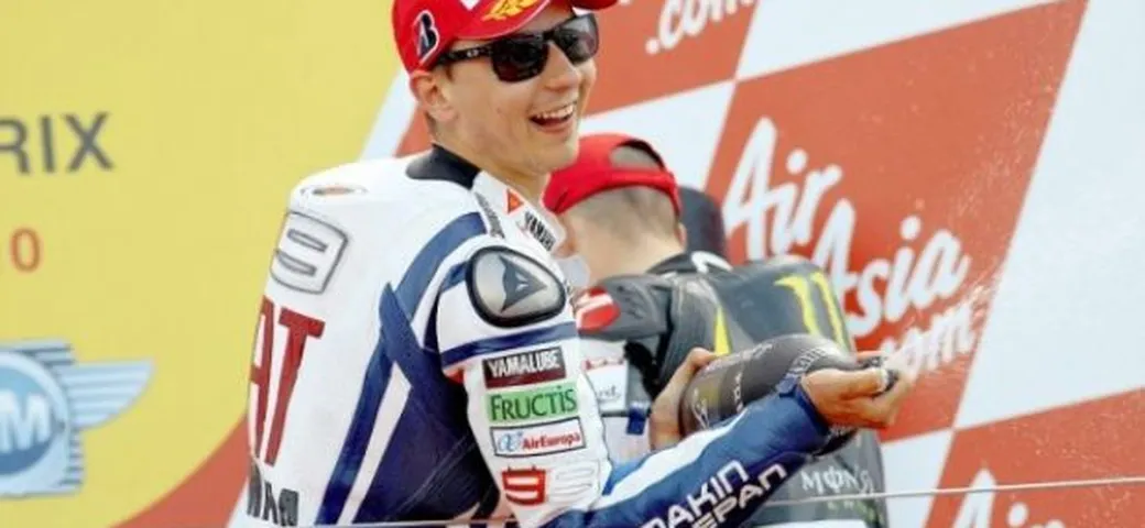 Lorenzo gode. Anche la Yamaha. Aspettando Godot ...