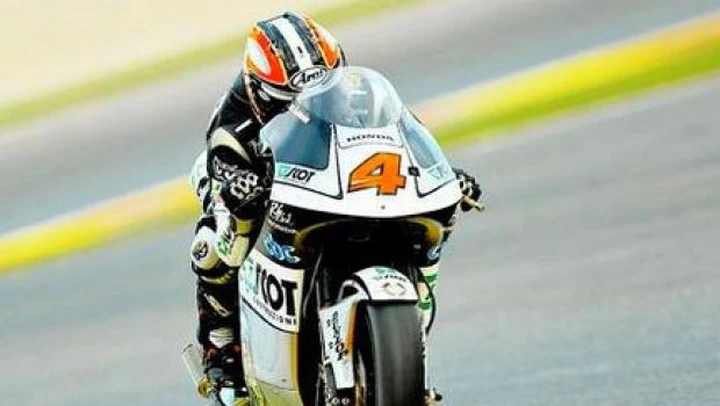 Hiroshi Aoyama, mondiale col brivido. Fuori Simoncelli, vince Barbera