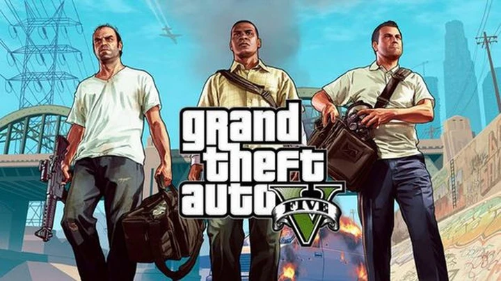 Ruba un'auto e sequestra una donna. Voleva mettere in pratica GTA V
