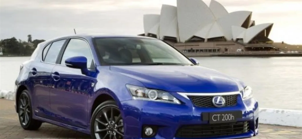 Lexus: nuove plastiche ecologiche per la CT 200h