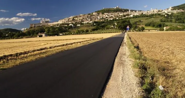 Da Assisi al Lago Trasimeno: ogni curva un’emozione