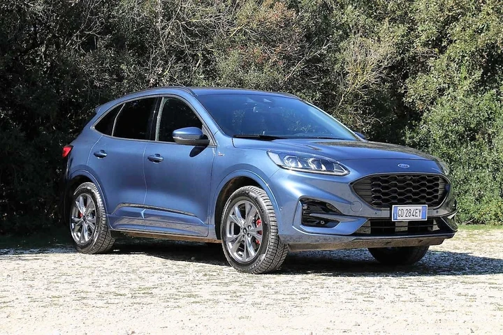 Ford Kuga FHEV AWD: la prova su strada