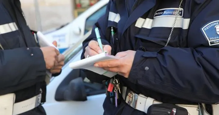 Senza casco e assicurazione su scooter sequestrato: Multa Record!