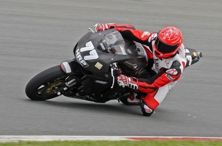 Michael Schumacher in pista a Valencia con una Honda CBR1000RR Superbike
