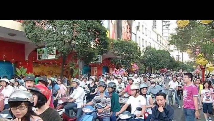 Video: due ruote nel traffico di Saigon