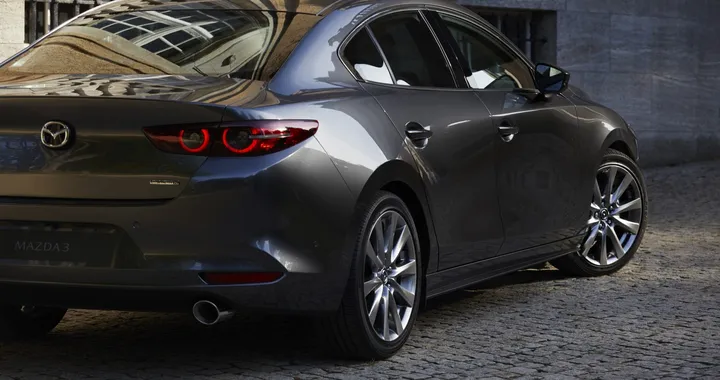 Mazda 3 Sedan: al debutto sul mercato italiano