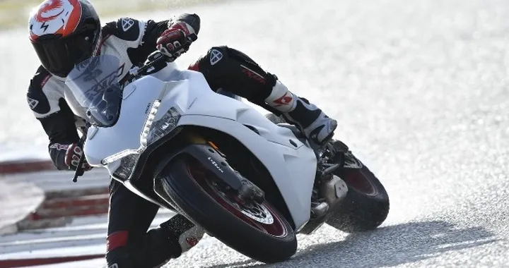 Ducati SuperSport 2017: prima prova