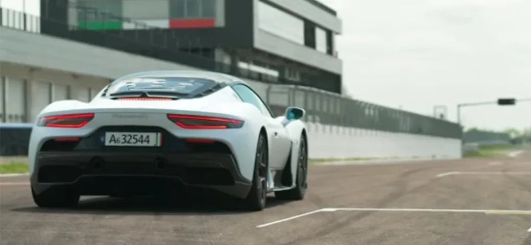 Maserati MC20: il bolide da 630 CV tra i cordoli di Fiorano