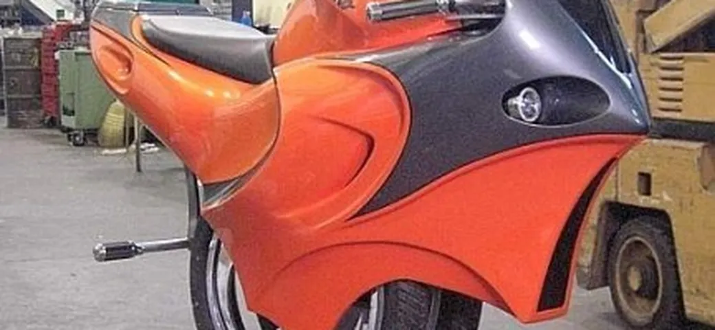 Uno: la moto a ruote affiancate?