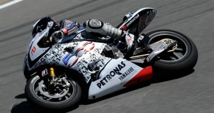 MotoGP: Jorge Lorenzo in Pole incalzato da Casey Stoner. In prima fila anche Dovizioso