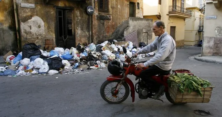 Scooteristi senza casco, 155 multe a Palermo