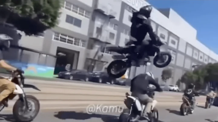 video-incidente-moto-impennata