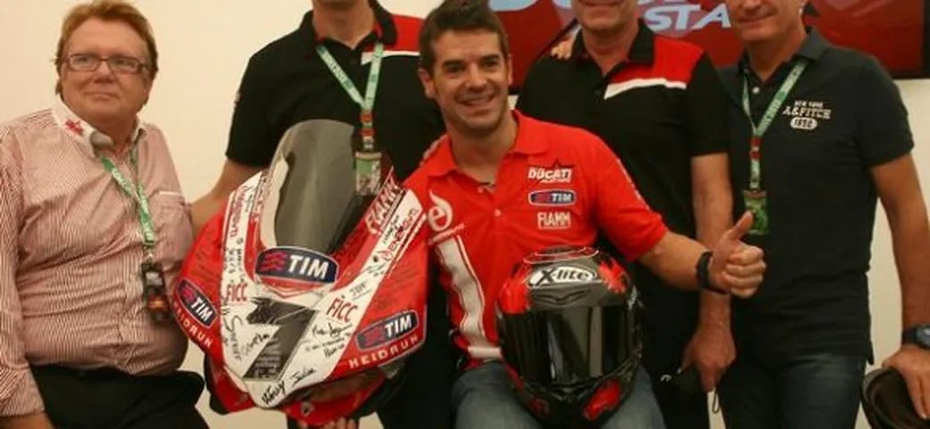 Nolan presenta un casco speciale per festeggiare i 20 di carriera di Carlos Checa