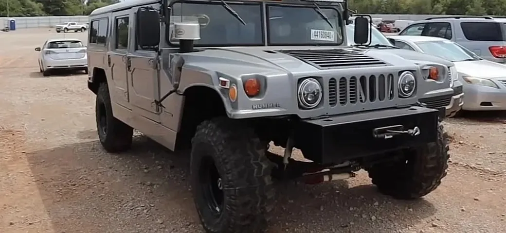 Hummer H1 all’asta, ma qualcosa non torna: un inganno ben celato