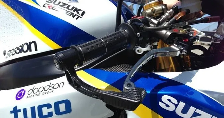 Paraleva X-Road Acerbis: dalla SBK alla strada