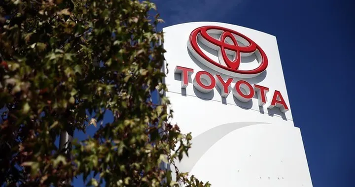 Toyota abbandona l’elettrico e punta sull’idrogeno