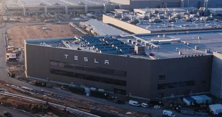 Tesla valuta la chiusura della Gigafactory di Berlino