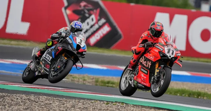 SBK 2025: a Most vince Bulega, lotta epica al fotofinish con Razgatlioglu