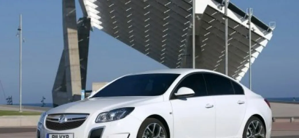 Opel Insignia OPC: immagini ufficiali