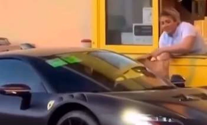 Charles Leclerc si consola al McDonald's dopo la delusione di Imola
