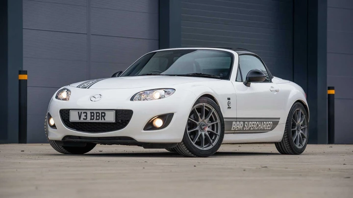 Mazda MX-5: il tuner BBR trasforma la vecchia generazione NC in un bolide da 300 CV
