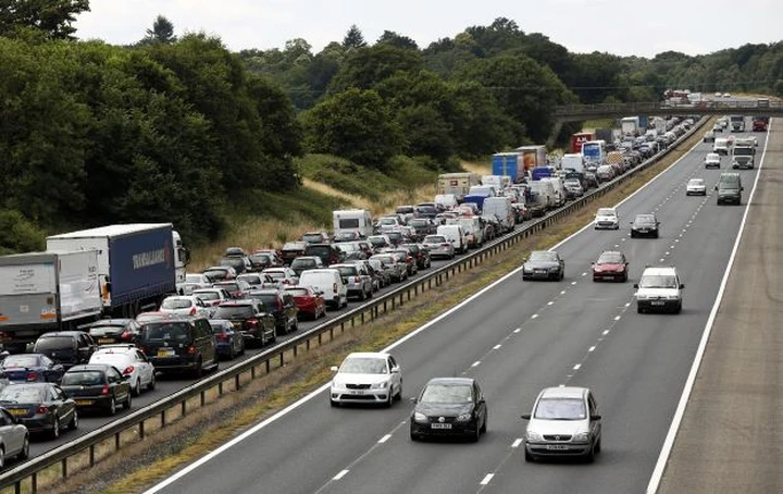 Multato perché troppo lento sulla corsia centrale dell'autostrada